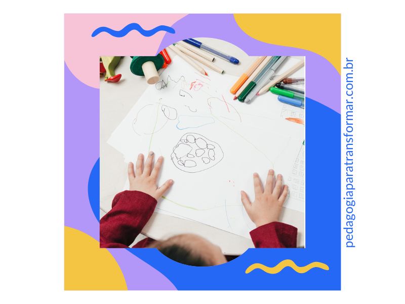 Criança escrevendo, para ilustrar o nível das garatujas