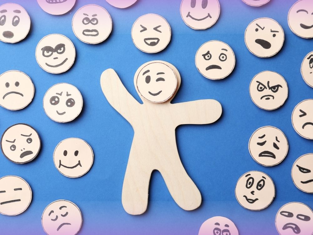 Carinhas com diversas expressões para ilustrar a relevância da emoção para a aprendizagem. Isso reforça a importância da neurociência para a educação.
