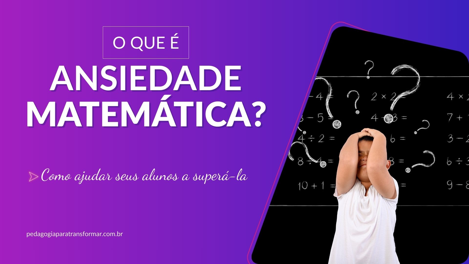 Aluno com as mãos na cabeça, com expressão de raiva e tensão e ao fundo, uma lousa com expressões matemáticas, para ilustrar o que é ansiedade matemática.